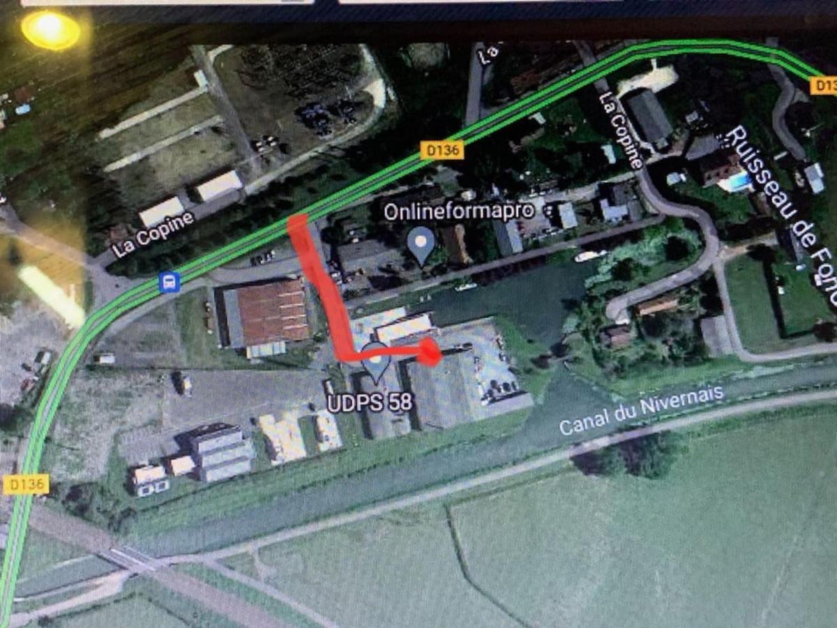 Le Depot Du Port A Champvert